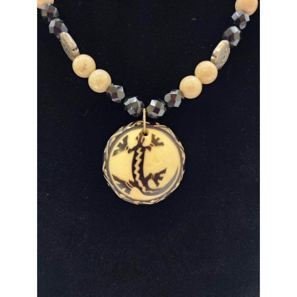 Beaded Necklace 925 Silver Clasp & Lizard Pendant Black & Beige